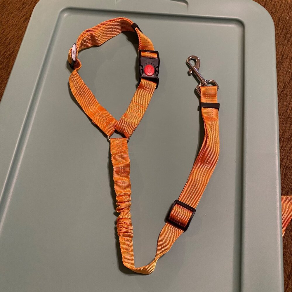 Set of 2 Adjustable Dog Seat Belt Harness Leash With Safety Buckle and Clip